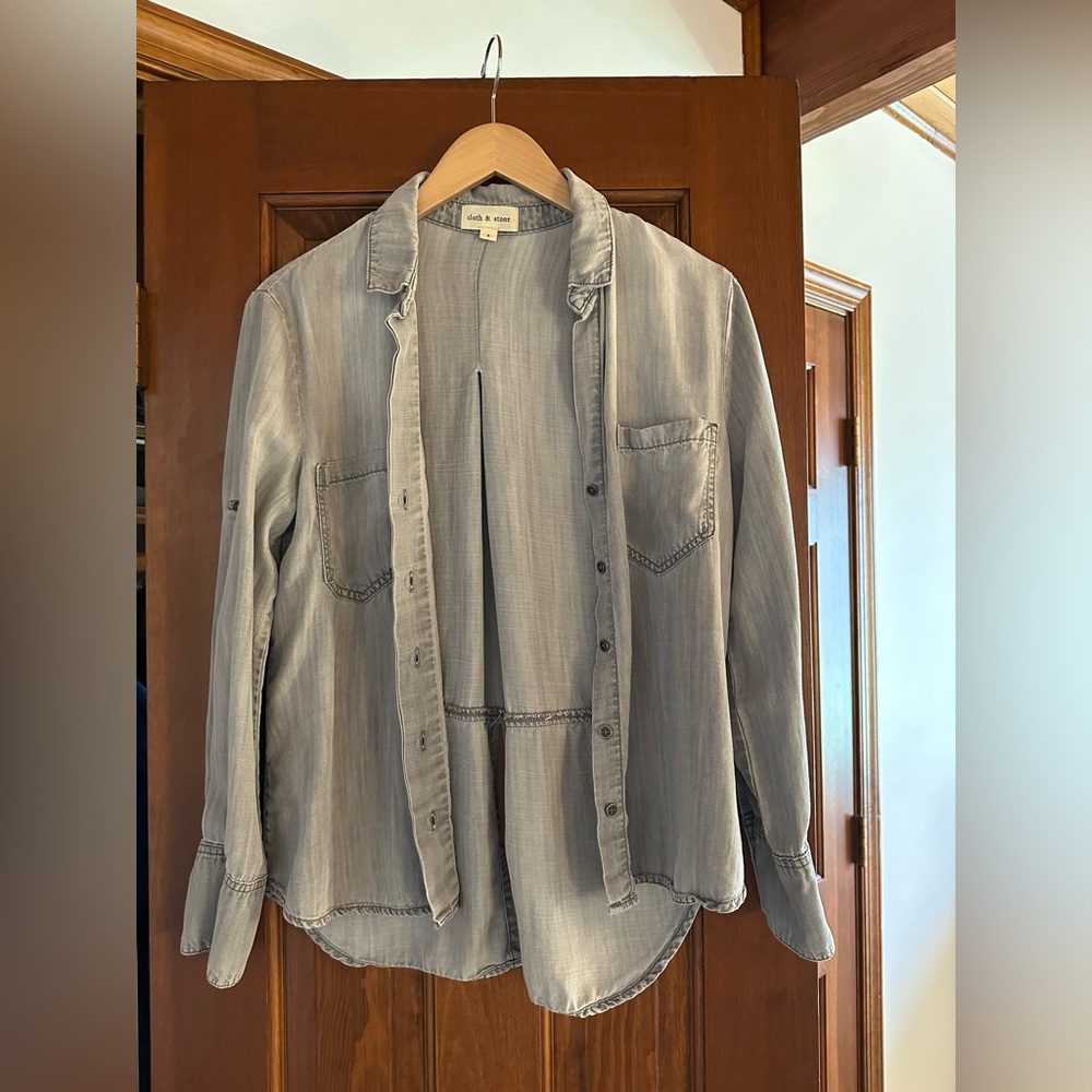 Chambray Button Down Size S Cloth and Stone Anthropologie